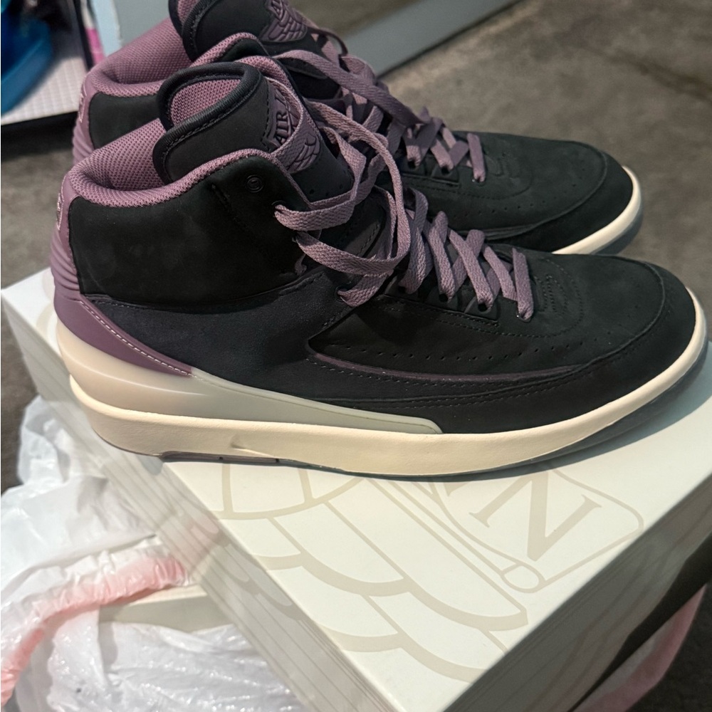 SOLD! Jordan WMNS Air Jordan 2 Retro in Black & Purple Women’s 9 US